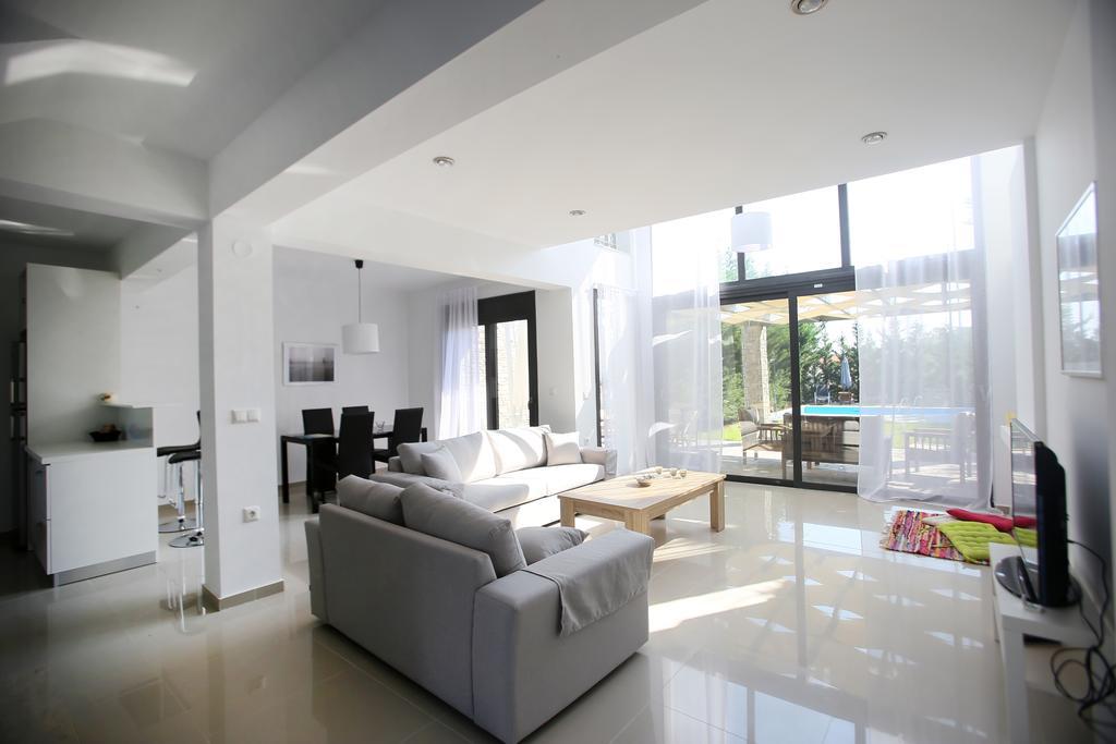 Sunny Sani Luxury Villas Værelse billede